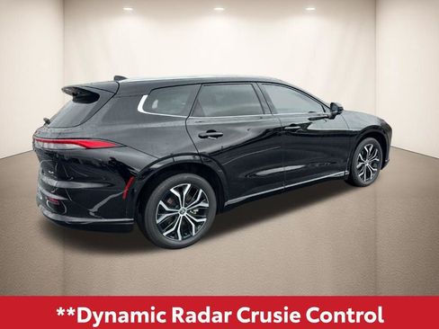 Used 2025 Toyota Crown Signia image 5