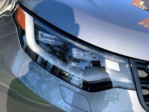 Certified 2025 Land Rover Discovery Dynamic SE AWD/4WD image 27