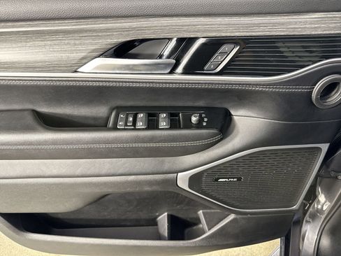 Used 2024 Jeep Wagoneer Series II w/ Flexible Seating Group image 19