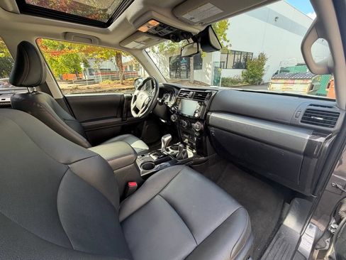 Used 2023 Toyota 4Runner TRD Off-Road Premium w/ Off Road Premium Plus Package AWD/4WD image 12