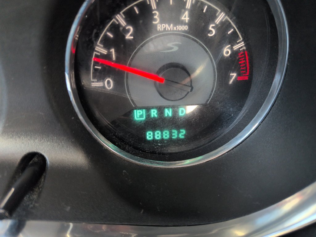 Used 2013 Chrysler 200 S FWD image 16