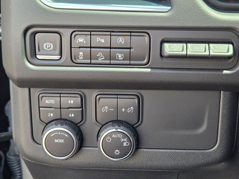 Used 2023 Chevrolet Tahoe High Country image 35