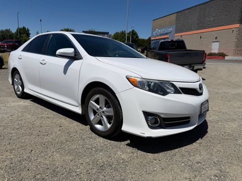 Used 2014 Toyota Camry SE FWD image 7