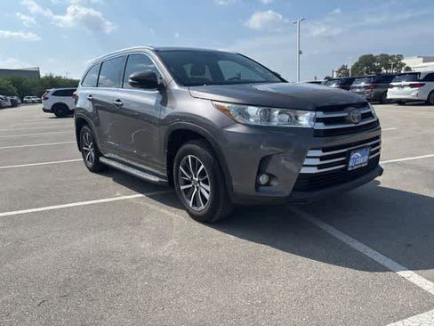 Used 2017 Toyota Highlander XLE FWD image 7