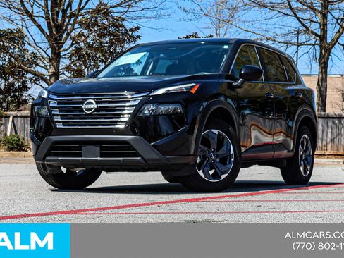 Used 2025 Nissan Rogue SV image 3