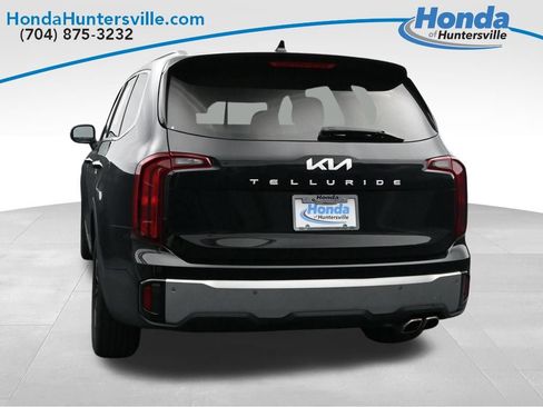 Used 2023 Kia Telluride S FWD image 7