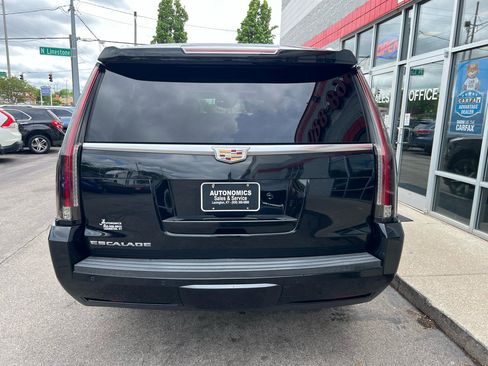 Used 2016 Cadillac Escalade ESV Luxury AWD/4WD image 5