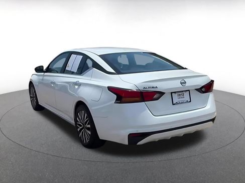Used 2025 Nissan Altima 2.5 SV FWD image 12