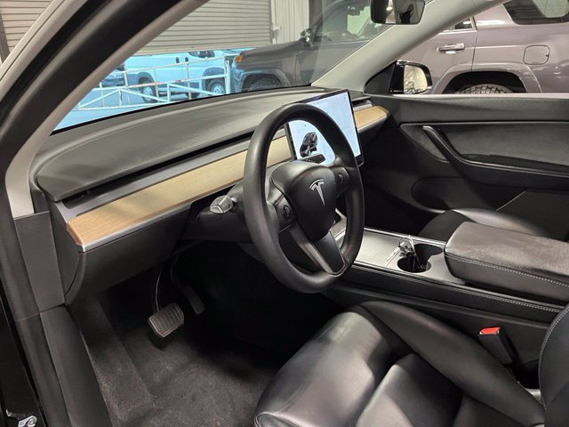 Used 2021 Tesla Model Y Long Range AWD/4WD image 23