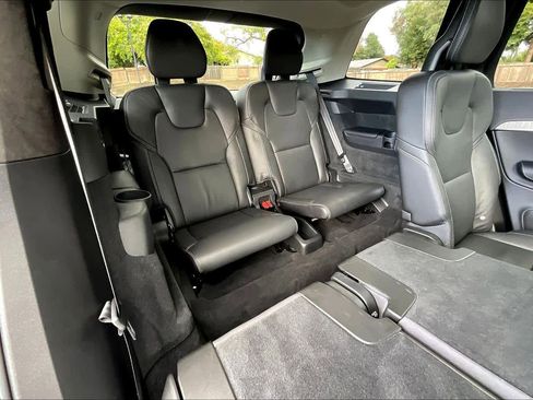 Used 2023 Volvo XC90 T8 Ultimate w/ Lounge Package image 31