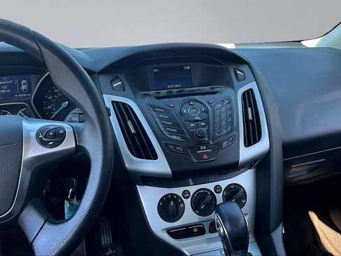 Used 2014 Ford Focus SE FWD image 9