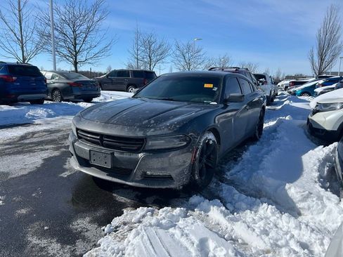 Used 2018 Dodge Charger R/T image 2