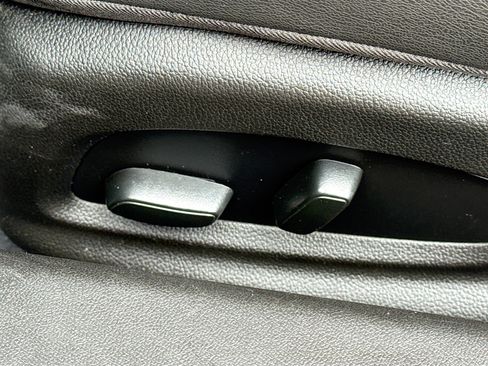 Used 2022 Chevrolet Camaro LT w/ Technology Package image 22