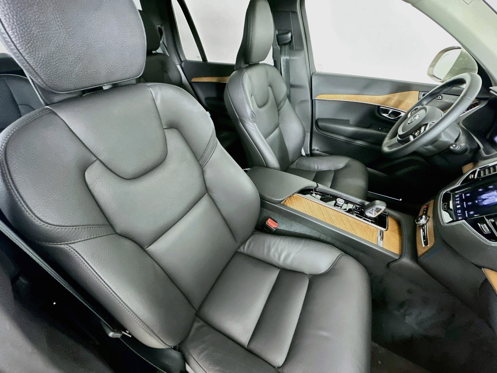 Used 2025 Volvo XC90 B6 Plus w/ Protection Package Premier AWD/4WD image 45