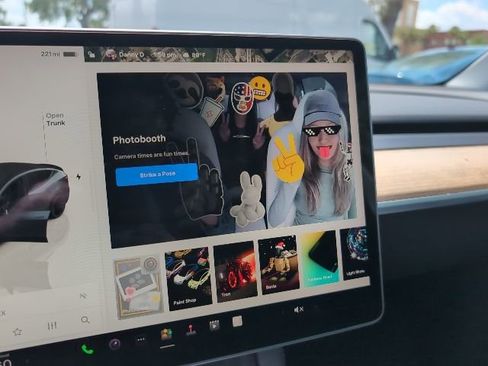 Used 2024 Tesla Model Y Performance image 19