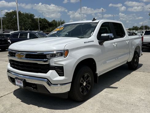Used 2025 Chevrolet Silverado 1500 LT AWD/4WD image 9