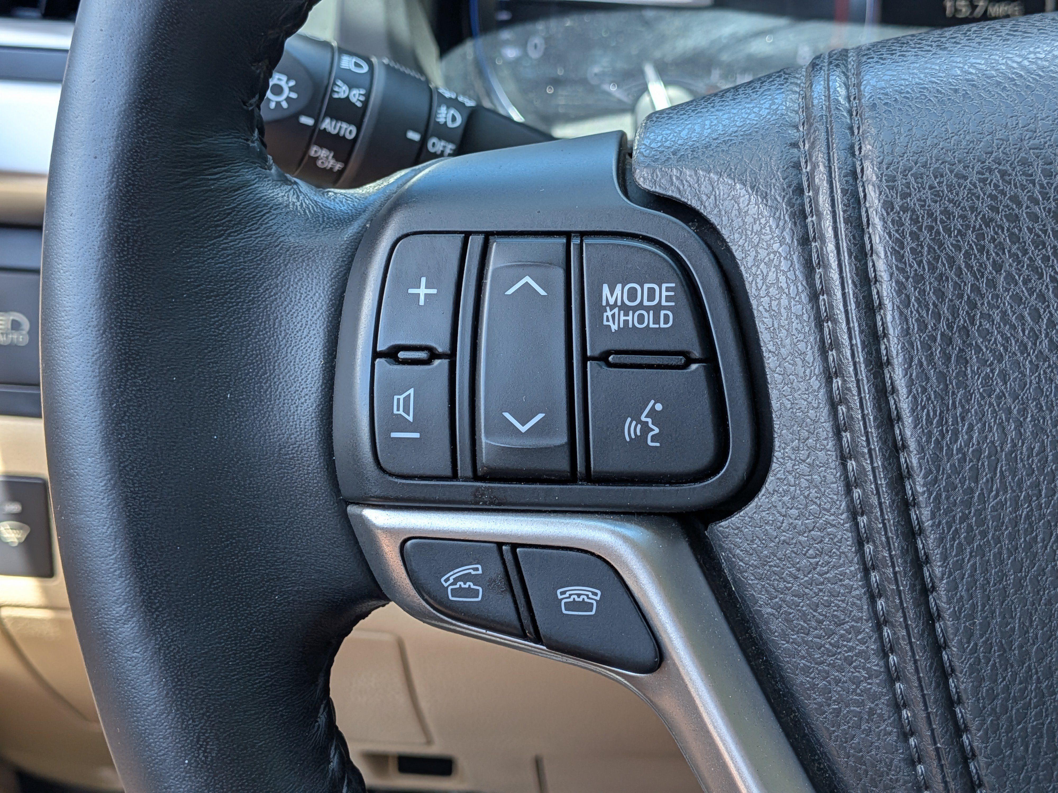 Used 2015 Toyota Highlander Limited w/ Driver Technology Package FWD image 26