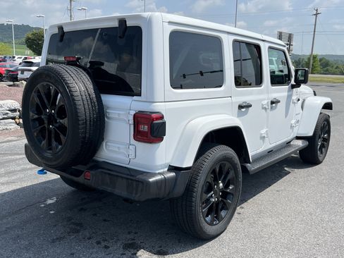 Used 2023 Jeep Wrangler Unlimited Sahara w/ Cold Weather Group AWD/4WD image 4