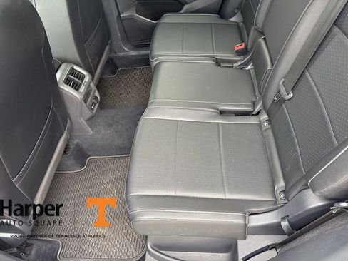 Used 2021 Volkswagen Tiguan SE w/ Panoramic Sunroof Package image 10