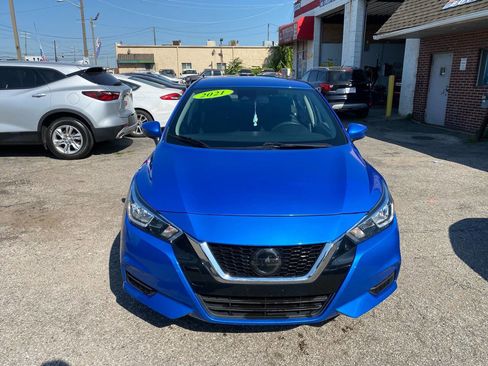 Used 2021 Nissan Versa SV image 3
