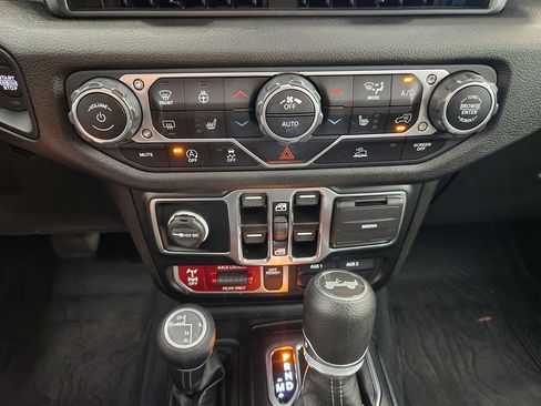 Used 2024 Jeep Wrangler Unlimited Sport AWD/4WD image 18