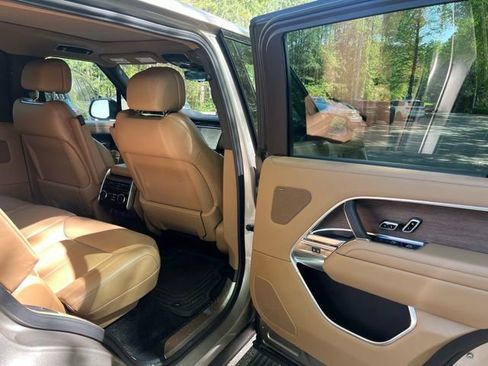 Used 2023 Land Rover Range Rover Long Wheelbase SE image 12