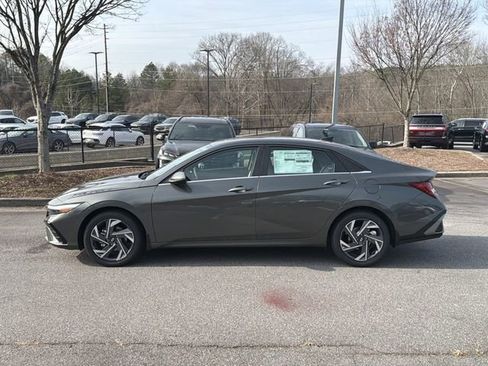 New 2026 Hyundai Elantra Limited image 4