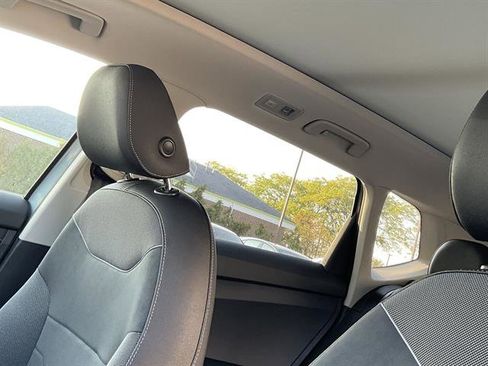 New 2025 Volkswagen Taos SE image 8