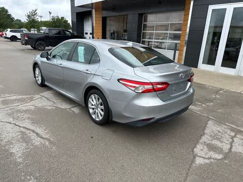 Used 2019 Toyota Camry LE FWD image 17