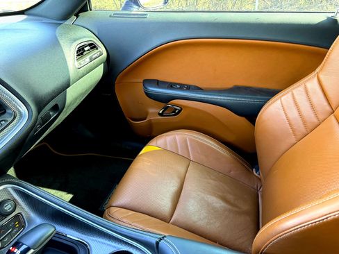 Used 2015 Dodge Challenger SRT Hellcat image 26
