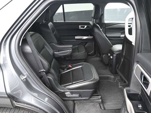 Used 2021 Ford Explorer XLT w/ Equipment Group 202A AWD/4WD image 11