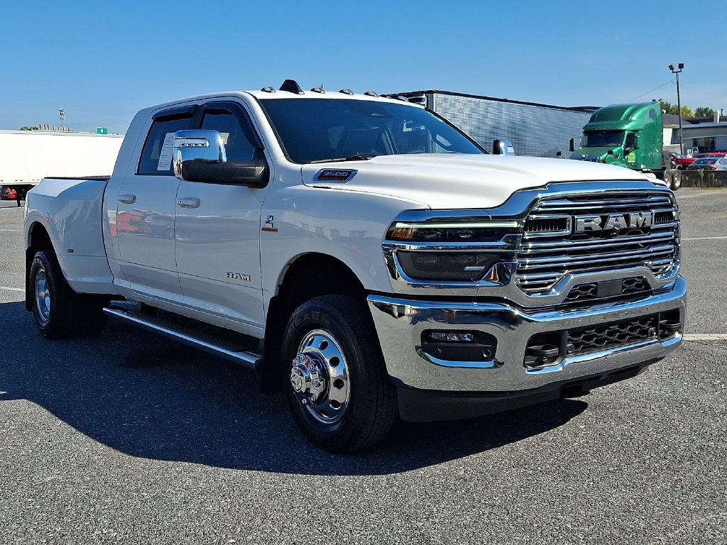 Certified 2025 RAM 3500 Laramie AWD/4WD image 3