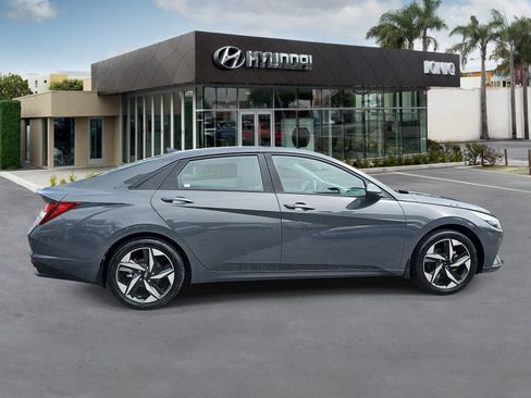 Used 2023 Hyundai Elantra SEL w/ Convenience Package FWD image 2