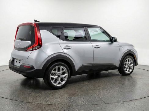 Used 2025 Kia Soul LX w/ LX Technology Package image 9