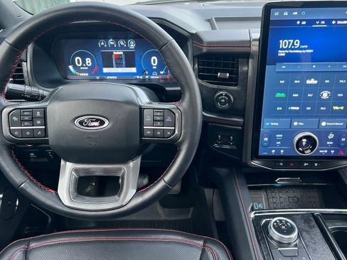 Used 2024 Ford Expedition Limited image 11