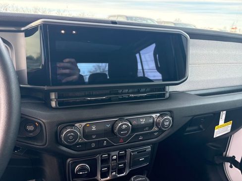 New 2026 Jeep Gladiator Sport AWD/4WD image 18