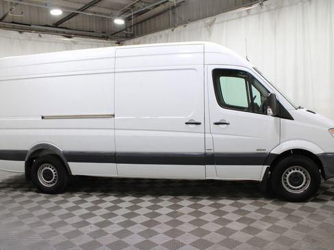 Used 2013 Mercedes-Benz Sprinter 2500 image 24