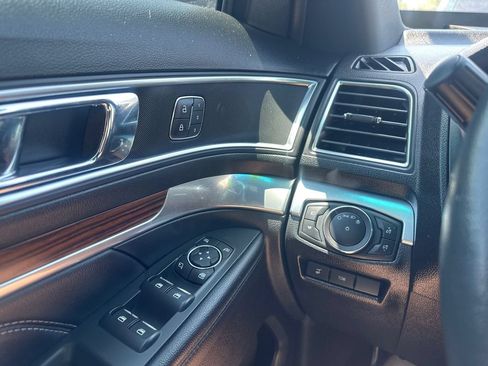 Used 2019 Ford Explorer Limited w/ Class III Trailer Tow Package FWD image 15
