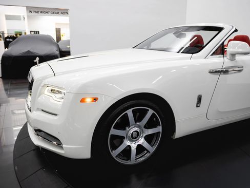 Used 2017 Rolls-Royce Dawn RWD image 22