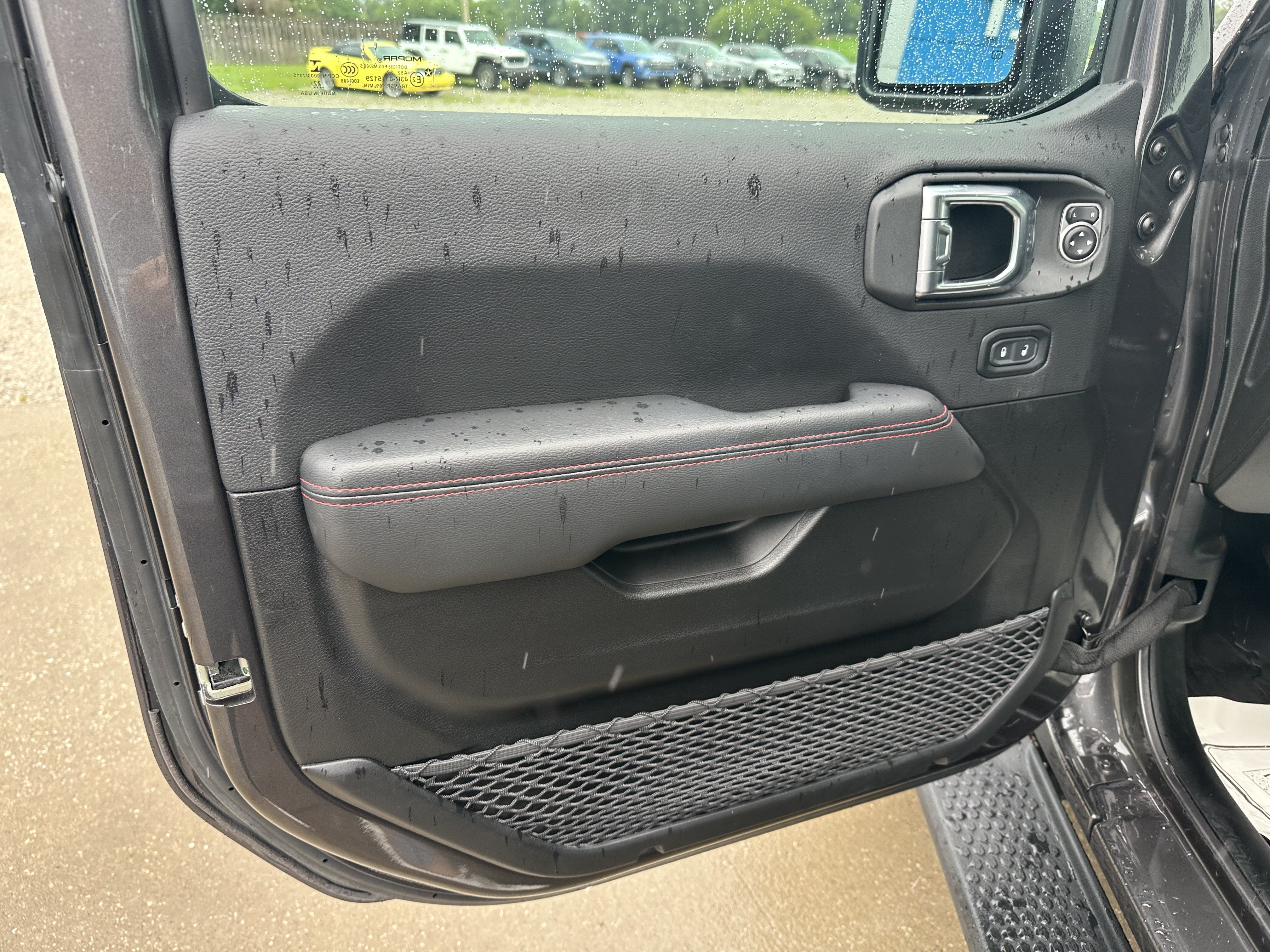 Used 2023 Jeep Wrangler Unlimited Rubicon w/ Cold Weather Group AWD/4WD image 17