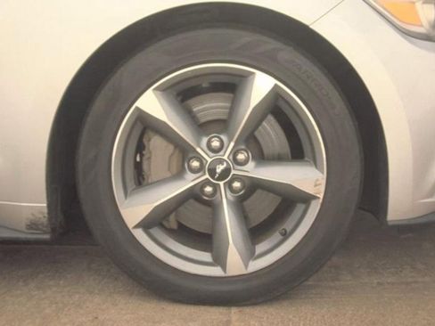 Used 2015 Ford Mustang GT RWD image 10