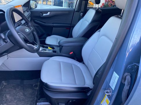 Used 2024 Ford Escape Platinum w/ Class II Trailer Tow Package AWD/4WD image 10
