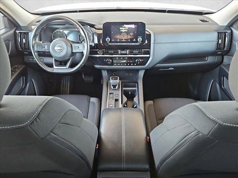 Used 2024 Nissan Pathfinder SV FWD image 17