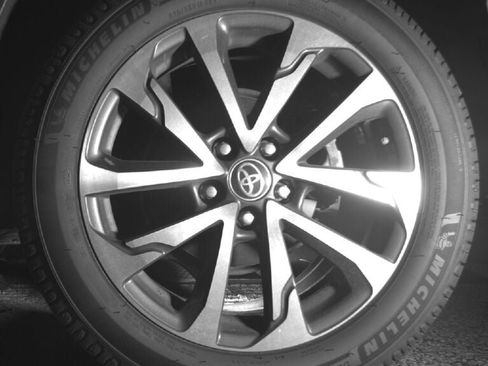 Used 2022 Toyota Corolla Cross XLE AWD/4WD image 13