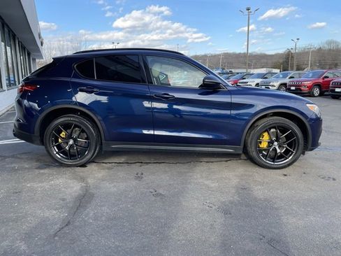 Used 2020 Alfa Romeo Stelvio Sprint w/ Nero Edizione image 4