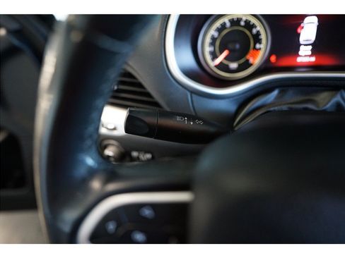 Used 2015 Jeep Cherokee Trailhawk AWD/4WD image 19
