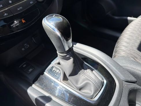 Used 2020 Nissan Rogue SV w/ Premium Package FWD image 24