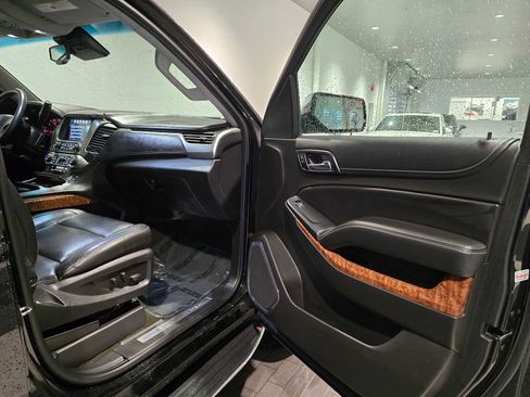 Used 2018 Chevrolet Suburban Premier image 12