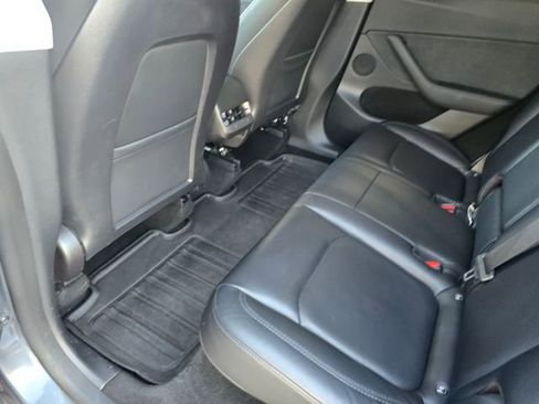 Used 2022 Tesla Model Y Performance image 31