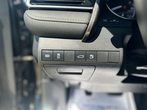 Used 2018 Toyota Camry SE FWD image 21